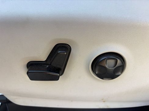 Used 2018 Chrysler Pacifica Limited w/ Advanced Safetytec Group FWD image 51