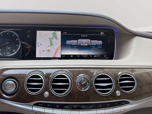 Used 2017 Mercedes-Benz S 550 4MATIC Sedan w/ Premium Package image 12