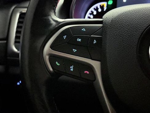 Used 2018 Jeep Grand Cherokee Laredo image 38