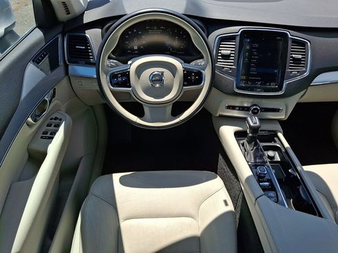 Used 2018 Volvo XC90 T6 Momentum w/ Convenience Package AWD/4WD image 22