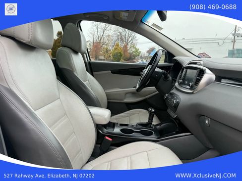 Used 2017 Kia Sorento SX image 21