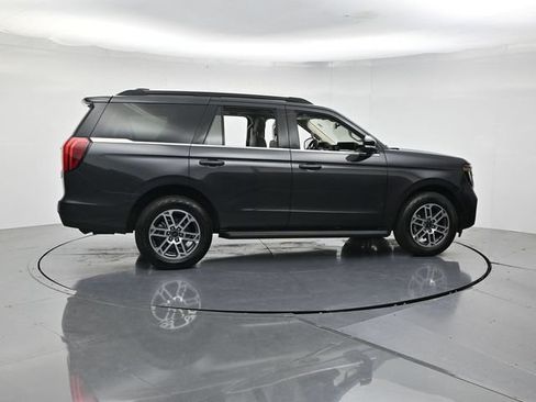 Certified 2025 Ford Expedition Active AWD/4WD image 2