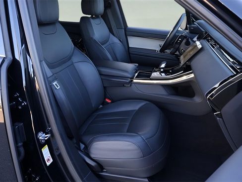 Used 2025 Land Rover Range Rover Sport SE image 18