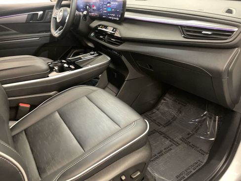 Used 2025 Buick Enclave Sport Touring FWD image 23