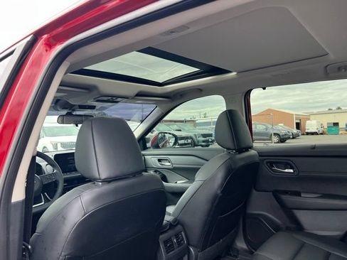 Used 2024 Nissan Rogue SV w/ SV Premium Package AWD/4WD image 13