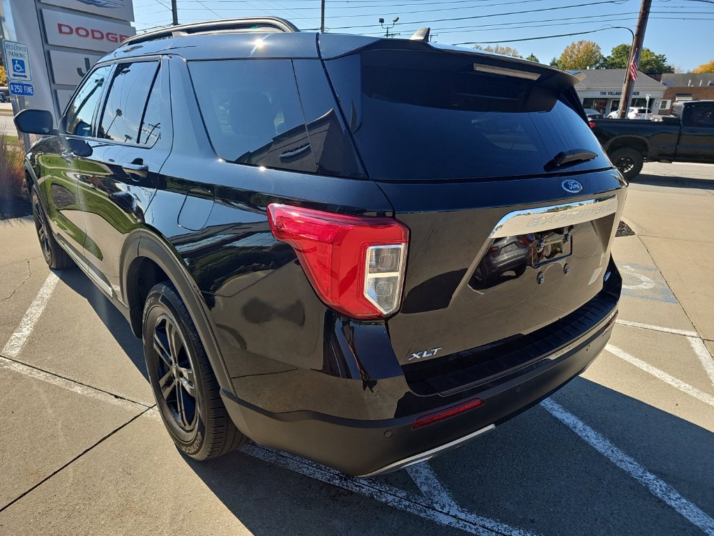 Used 2024 Ford Explorer XLT w/ Equipment Group 202A AWD/4WD image 11