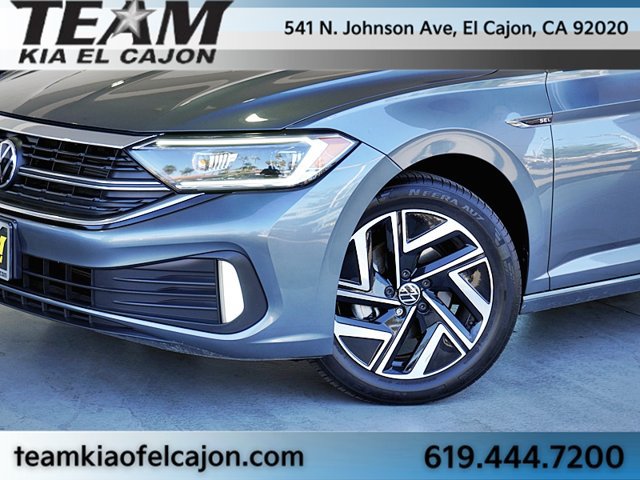 Used 2023 Volkswagen Jetta SEL FWD image 3