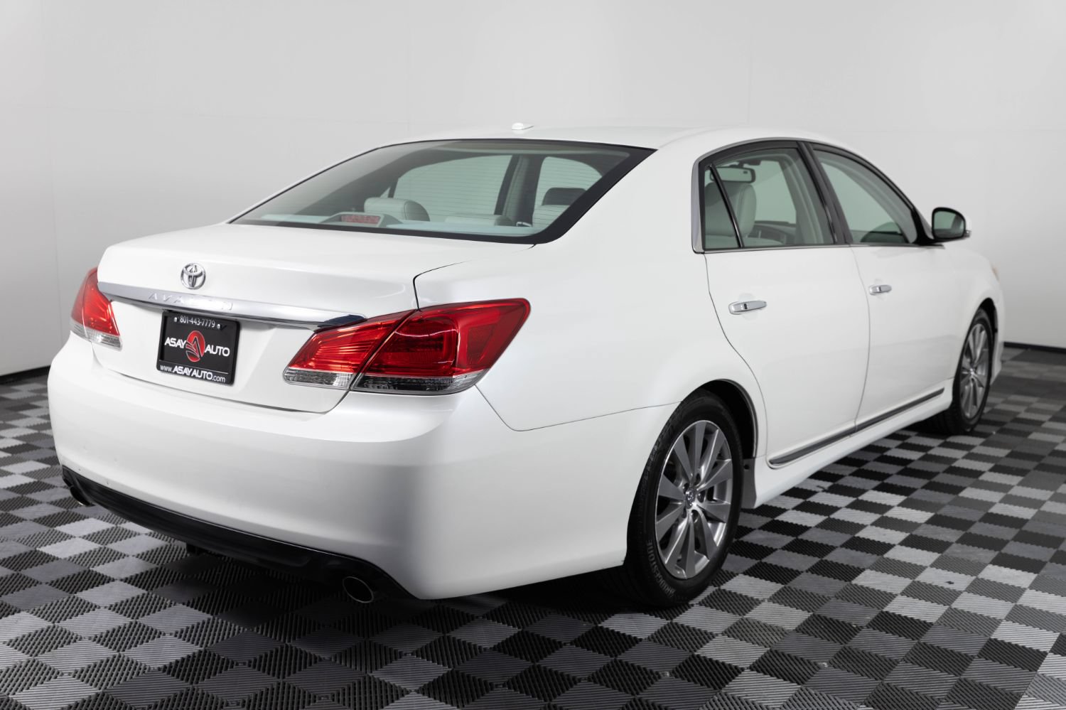 Used 2011 Toyota Avalon Limited FWD image 7