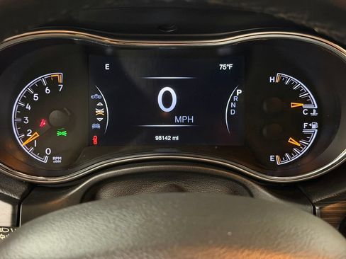 Used 2020 Jeep Grand Cherokee Laredo AWD/4WD image 40