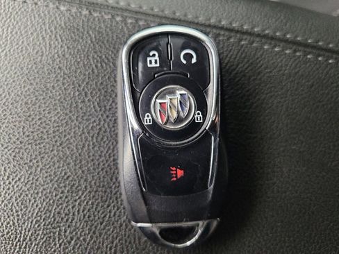 Used 2021 Buick Encore GX Essence AWD/4WD image 32