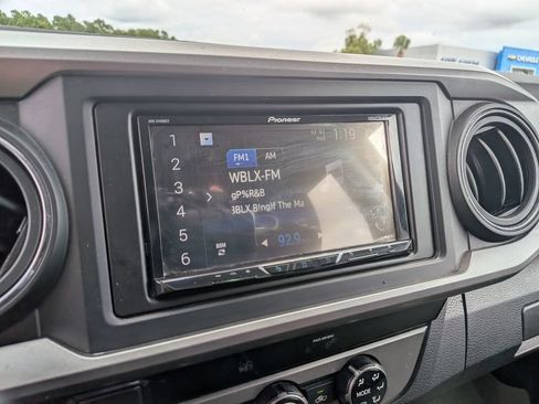 Used 2018 Toyota Tacoma SR5 RWD image 23