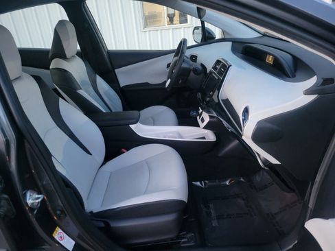 Used 2017 Toyota Prius Three Touring image 21