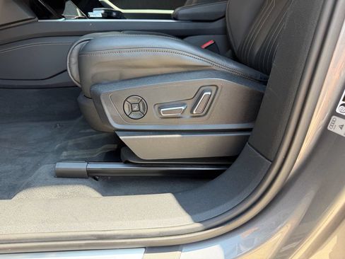 Used 2019 Audi e-tron Prestige w/ Prestige Package AWD/4WD image 36