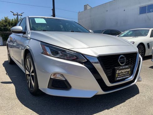 Used 2022 Nissan Altima 2.5 SV FWD image 12