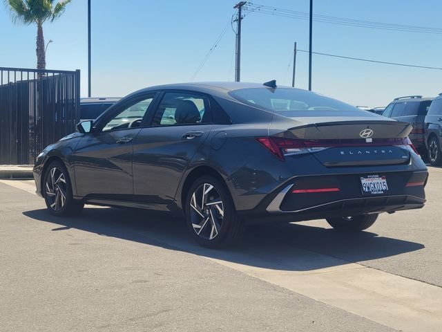 Certified 2025 Hyundai Elantra SEL FWD image 3