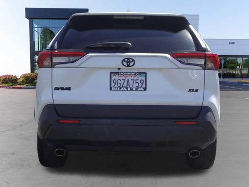 Used 2023 Toyota RAV4 XLE Premium FWD image 4