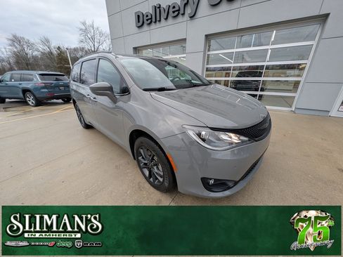 Used 2020 Chrysler Pacifica Touring-L w/ Advanced Safetytec Group image 1