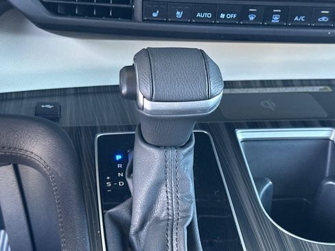 Used 2024 Toyota Sienna Platinum AWD/4WD image 22