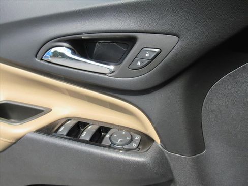 Used 2023 Chevrolet Equinox Premier FWD image 20