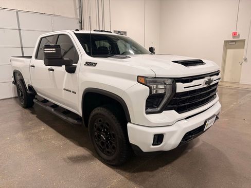 Used 2024 Chevrolet Silverado 2500 LT w/ Z71 Sport Edition image 3