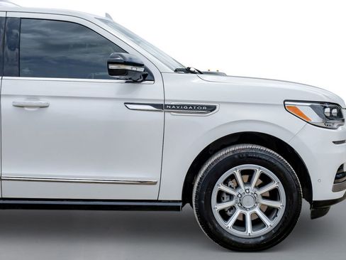 Used 2022 Lincoln Navigator L Reserve AWD/4WD image 7
