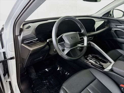 Certified 2025 Audi Q5 Premium w/ Convenience Package AWD/4WD image 4