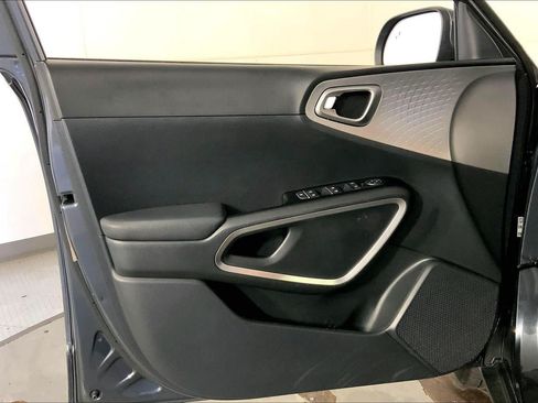 Used 2025 Kia Soul LX w/ LX Technology Package FWD image 24