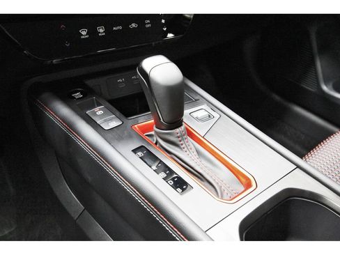 New 2026 Nissan Kicks SR FWD image 28