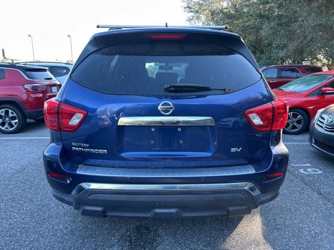 Used 2018 Nissan Pathfinder SV image 2