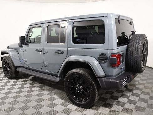 Used 2025 Jeep Wrangler Unlimited Sahara AWD/4WD image 3
