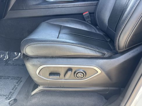 Used 2024 Jeep Wagoneer L Series II w/ Flexible Seating Group AWD/4WD image 19