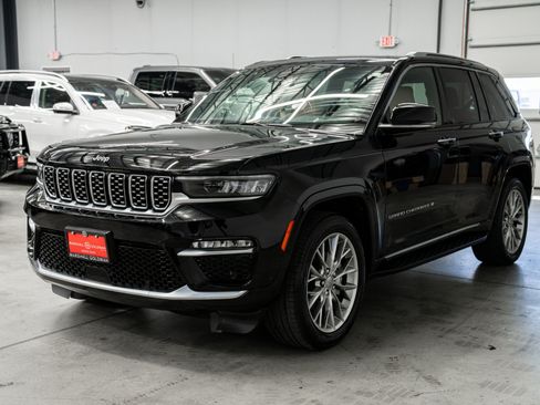 Used 2023 Jeep Grand Cherokee Summit AWD/4WD image 5