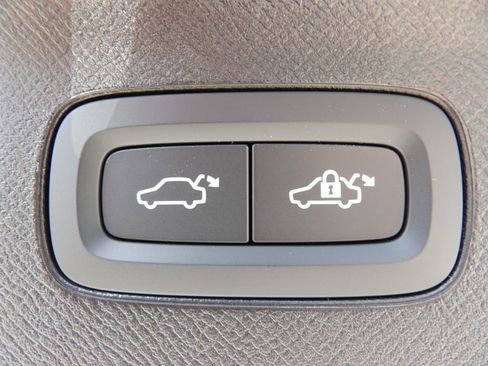 New 2026 Volvo XC90 T8 Plus image 27