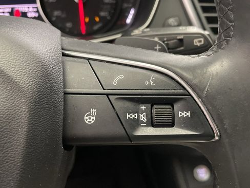 Used 2023 Audi Q5 Premium w/ Convenience Package image 18