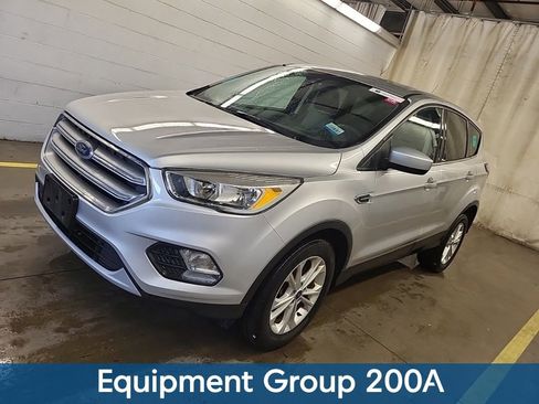 Used 2017 Ford Escape SE w/ SE Cold Weather Package AWD/4WD image 2