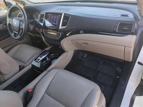 Used 2017 Honda Pilot Touring image 26