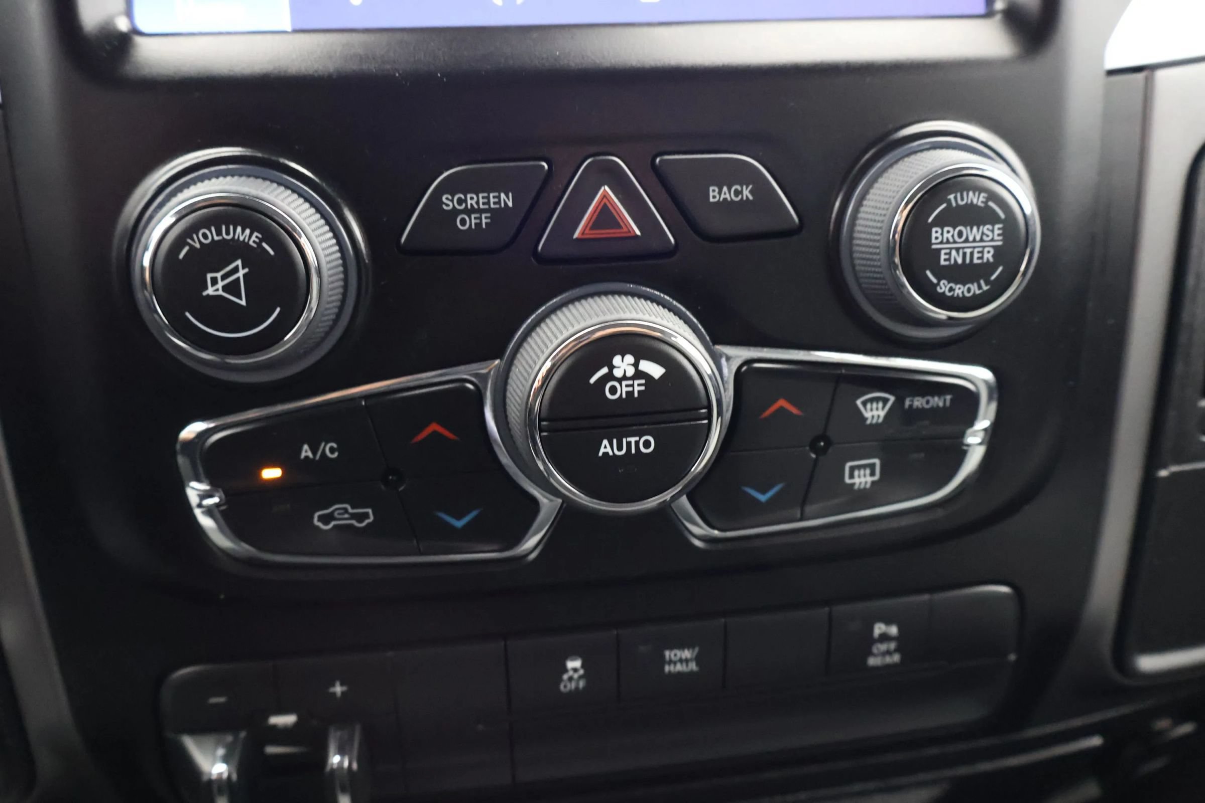 Used 2022 RAM 1500 Classic SLT w/ Electronics Group AWD/4WD image 27