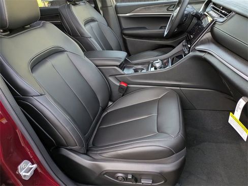 New 2025 Jeep Grand Cherokee L Limited w/ Black Appearance Package image 30