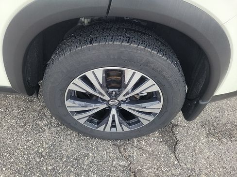 Used 2021 Nissan Rogue SV FWD image 9