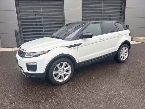 Used 2018 Land Rover Range Rover Evoque SE Premium image 2
