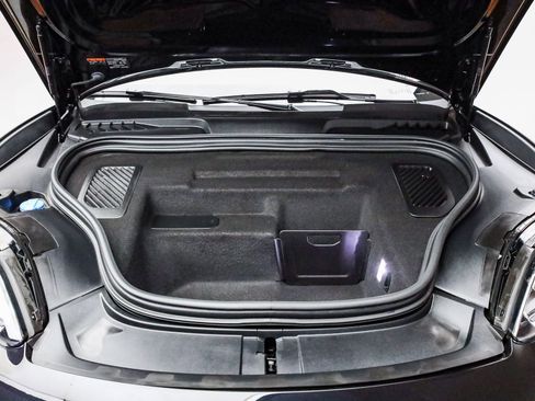 Certified 2025 Porsche Macan 4S Electric AWD/4WD image 27