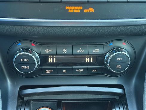 Used 2017 Mercedes-Benz GLA 250 4MATIC image 29