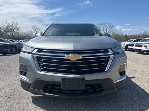 Used 2023 Chevrolet Traverse LT image 3