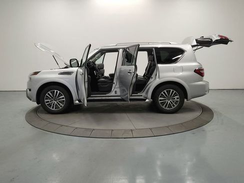 Used 2024 Nissan Armada SL image 11
