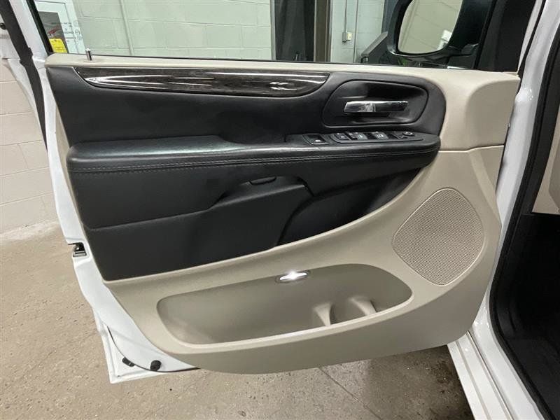 Used 2020 Dodge Grand Caravan SE FWD image 10