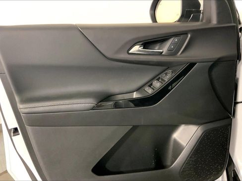 Used 2025 Chevrolet Equinox LT image 24