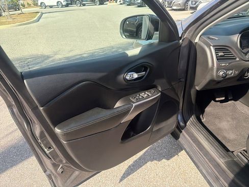 Used 2022 Jeep Cherokee Latitude Lux image 15