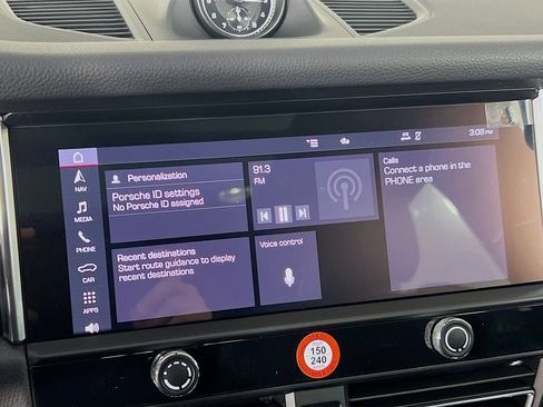 Certified 2026 Porsche Macan AWD/4WD image 15