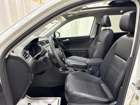 Used 2020 Volkswagen Tiguan SEL FWD image 12