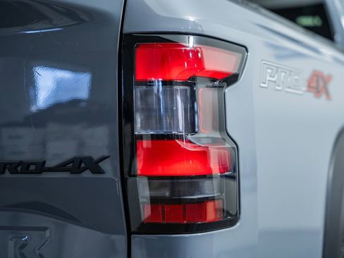 Used 2024 Nissan Frontier PRO-4X w/ Pro Convenience Package image 7